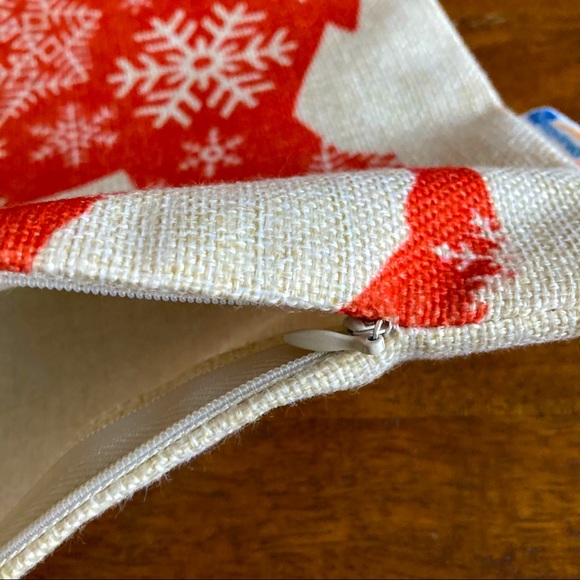 NEW Bundle of 2 Christmas Pillow Cases / Covers Reindeer / Elk & Santa W/ Zipper - Picture 4 of 9